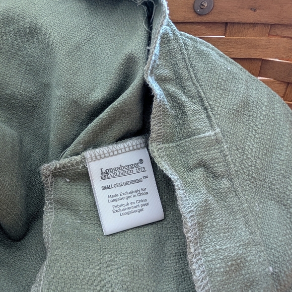 Longaberger Small Oval Gathering Basket with Lidded Protector, & Sage Liner - Picture 4 of 9